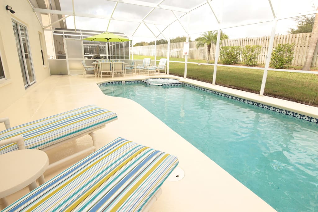 Private pool with spa