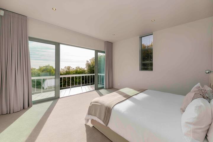 8 Sleeper Brand New Llandudno Villa | Ocean Views gallery image 3