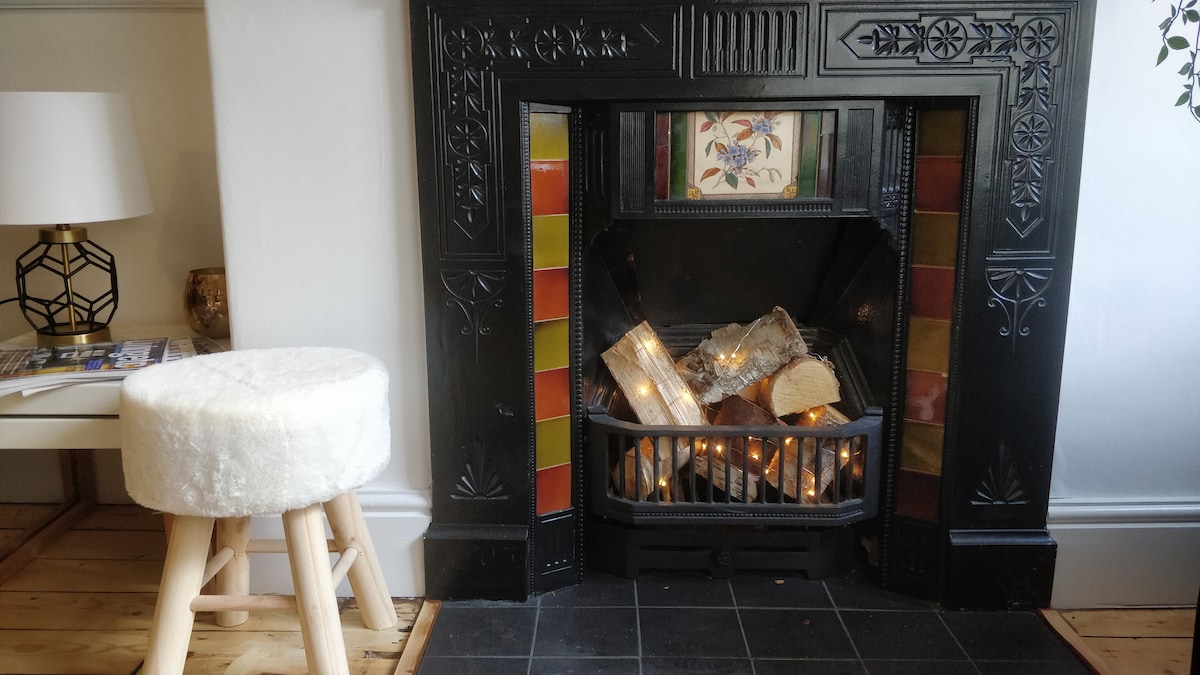 Successful Airbnb property: Cosy, period property. City location. Parking. in Clifton Without