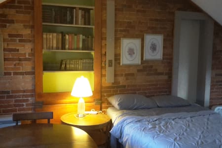 Upper Studio, just feet from Allen