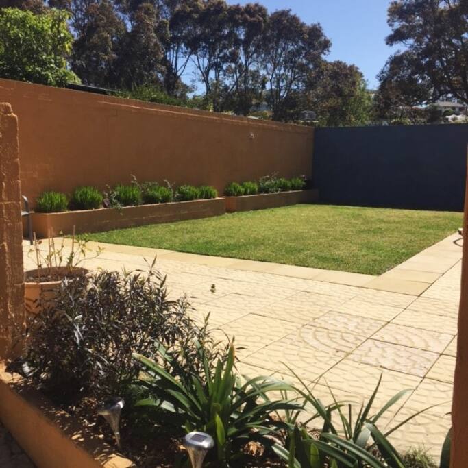 Another view of the courtyard.