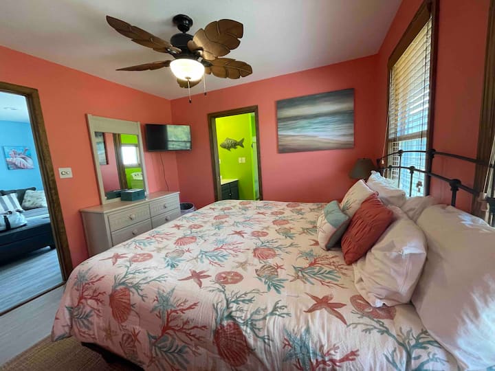 珊瑚房-主卧-加大双人床 