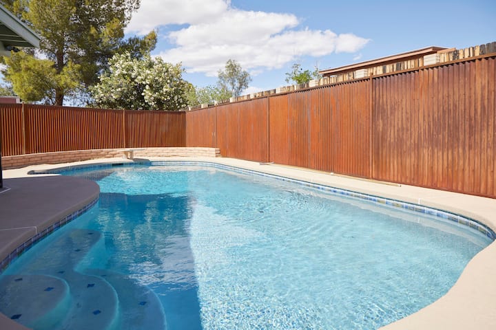 Peaceful Southwestern Style Home! Private Pool! - Tucson, AZ