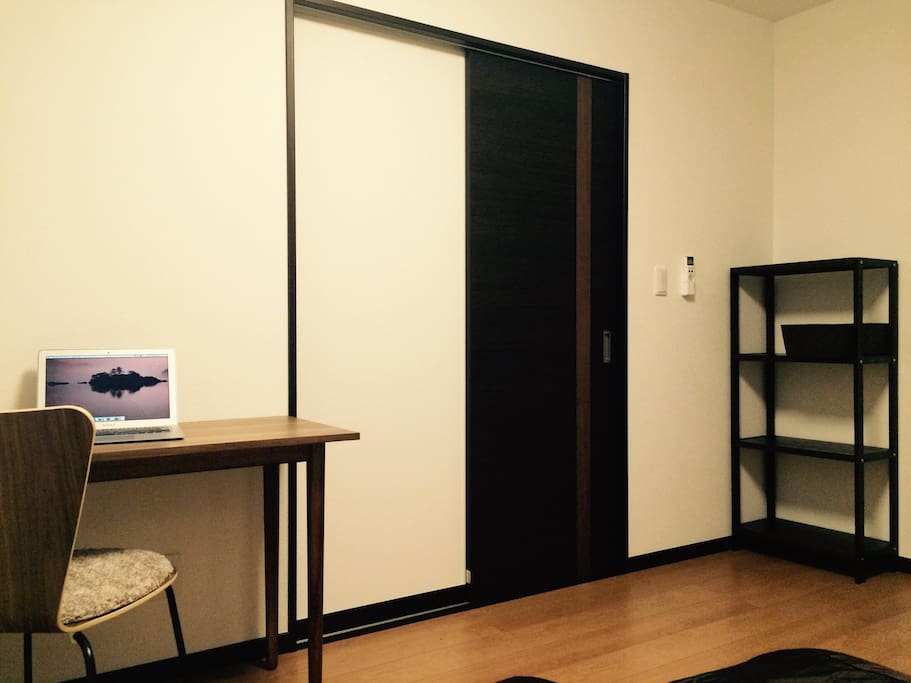 Guest room 3/3 (table and shelf)