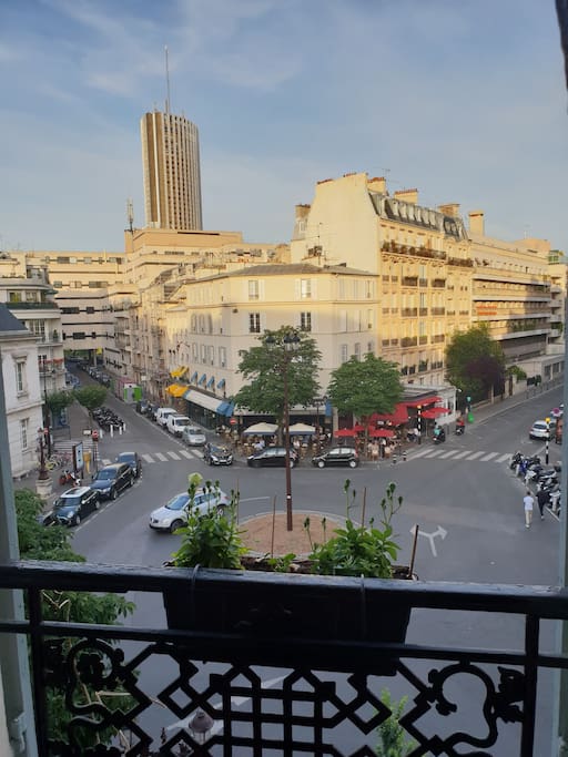 quartier calme avec café,restaurant,commerce,métro à 50m
