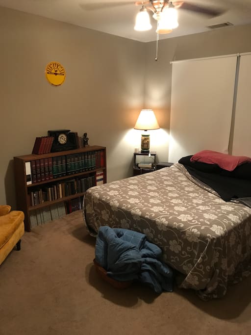 The bedroom available.