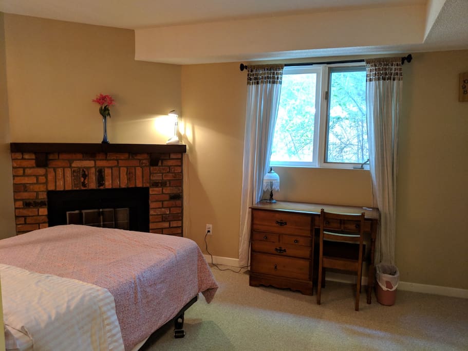 Bright, south facing window looking into fenced in backyard. You are welcome to use the desk!