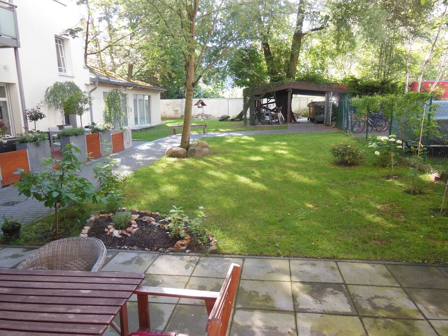 Terrasse mit Garten