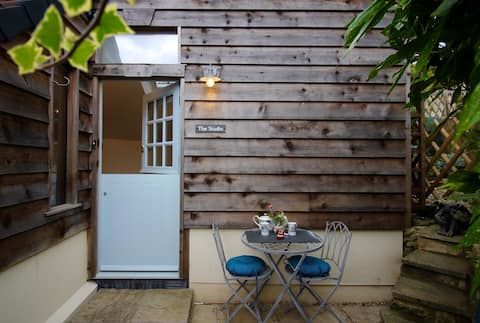 Top performing Airbnb: Unique village studio on the outskirts of Bath in Bath And North East Somerset