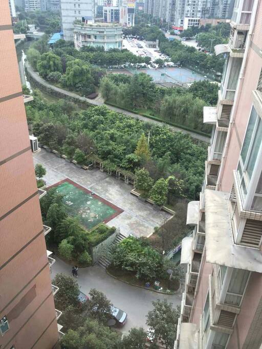 小区绿化及羽毛球场