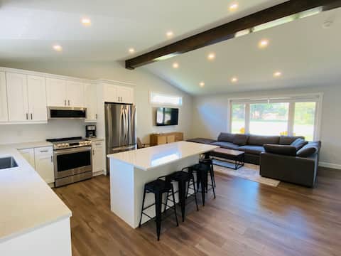 3 bedroom beach house by the lake