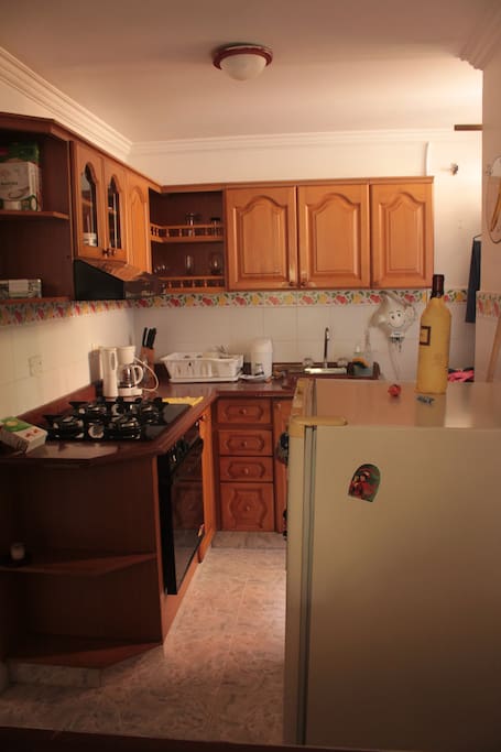 Cocina integral, estufa a gas, nevera y lavadora
