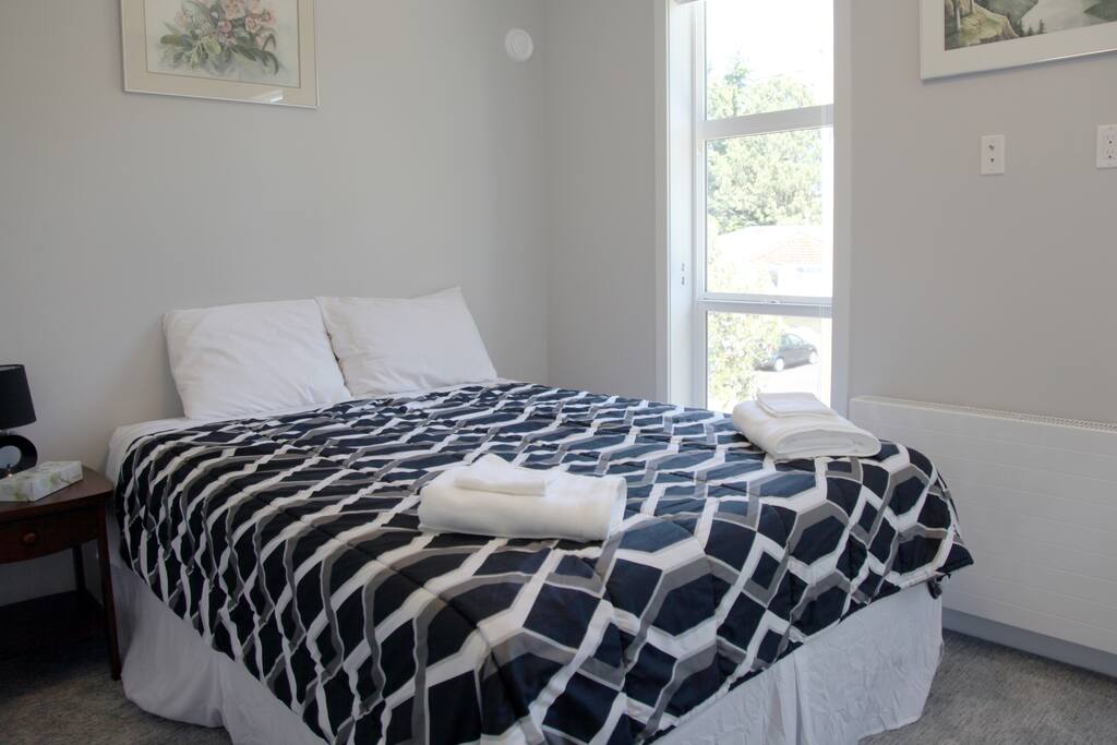 Nice queen bed