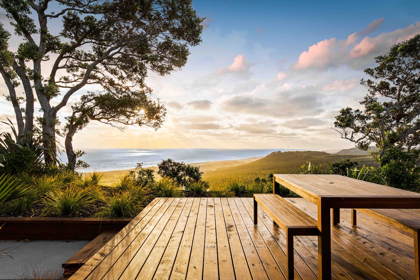 Muriwai Beach House/ Clifftop/ Heated Pool 1