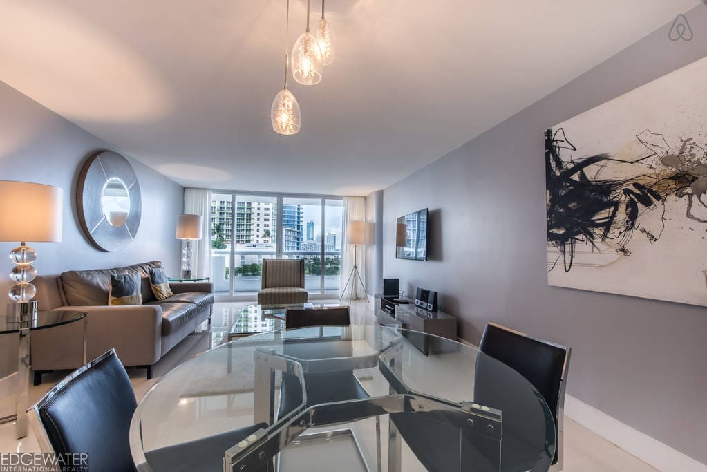 The Grand 1249 | 1bed/1.5bath | Free Valet Parking"