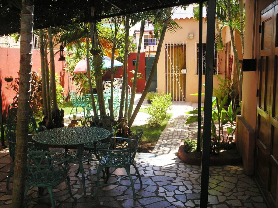 PATIO PARA DESAYUNAR COMUN