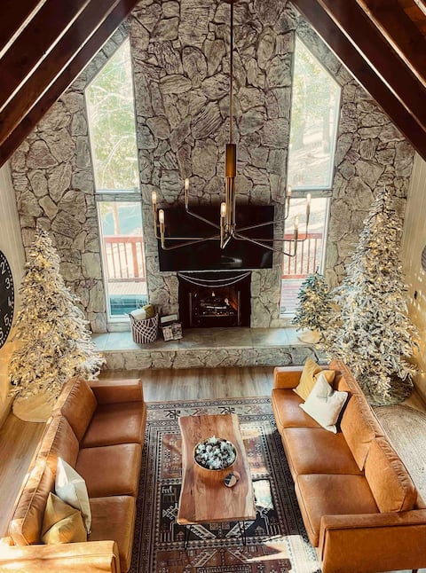The Sundowner on Summit: A Modern Mountain Retreat