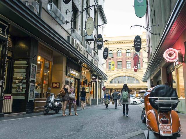 CBD Groovy Degraves St Apartment