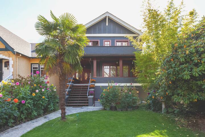 Beautiful, bright & sunny 3BR in Posh Kitsilano gallery image 5