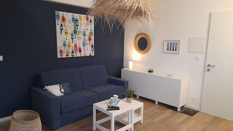 Annonce Airbnb populaire: Studio with small sea-beach view & hikes 100 m away à Pleumeur Bodou