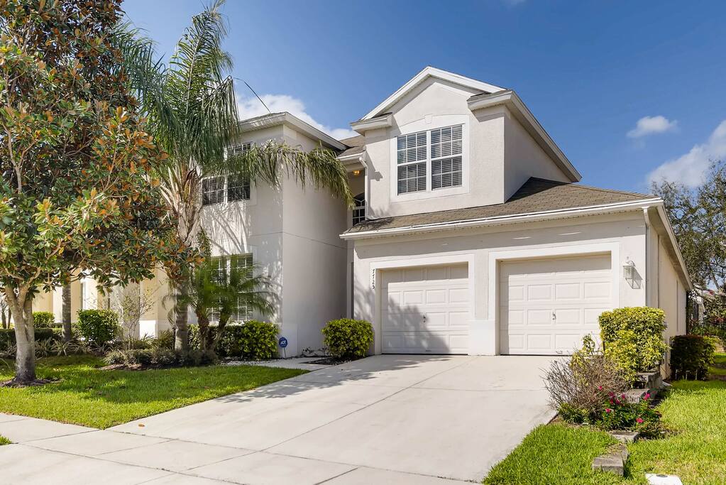 Parking for up to 2 cars in driveway