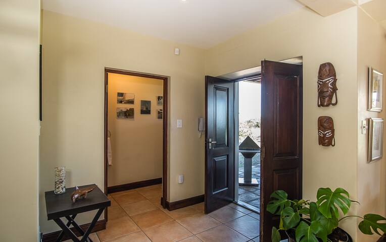 Beautiful Family Home overlooking the Sea gallery image 5