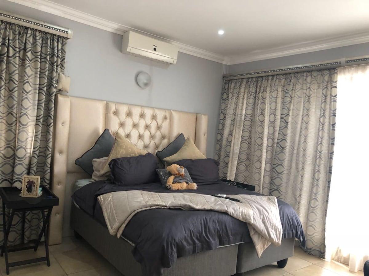 Bračni krevet (180x200) sa spojenom kupaonicom