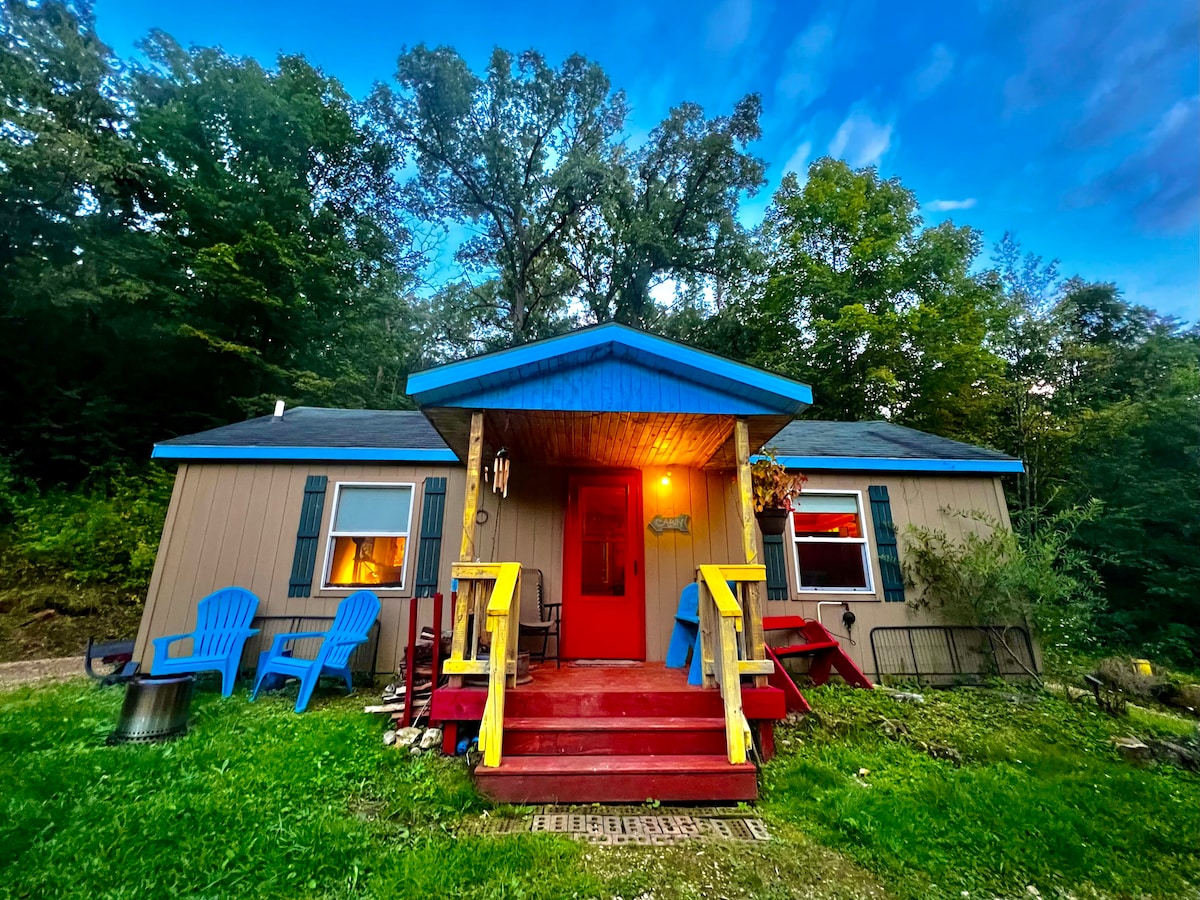 Serenity Little Cabin on the Prairie. 5m to town. Cabins for Rent in