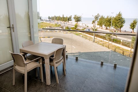 Seaside retreat for urban explorers above Mall