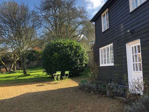 Bourne Cottage, a unique and charming retreat