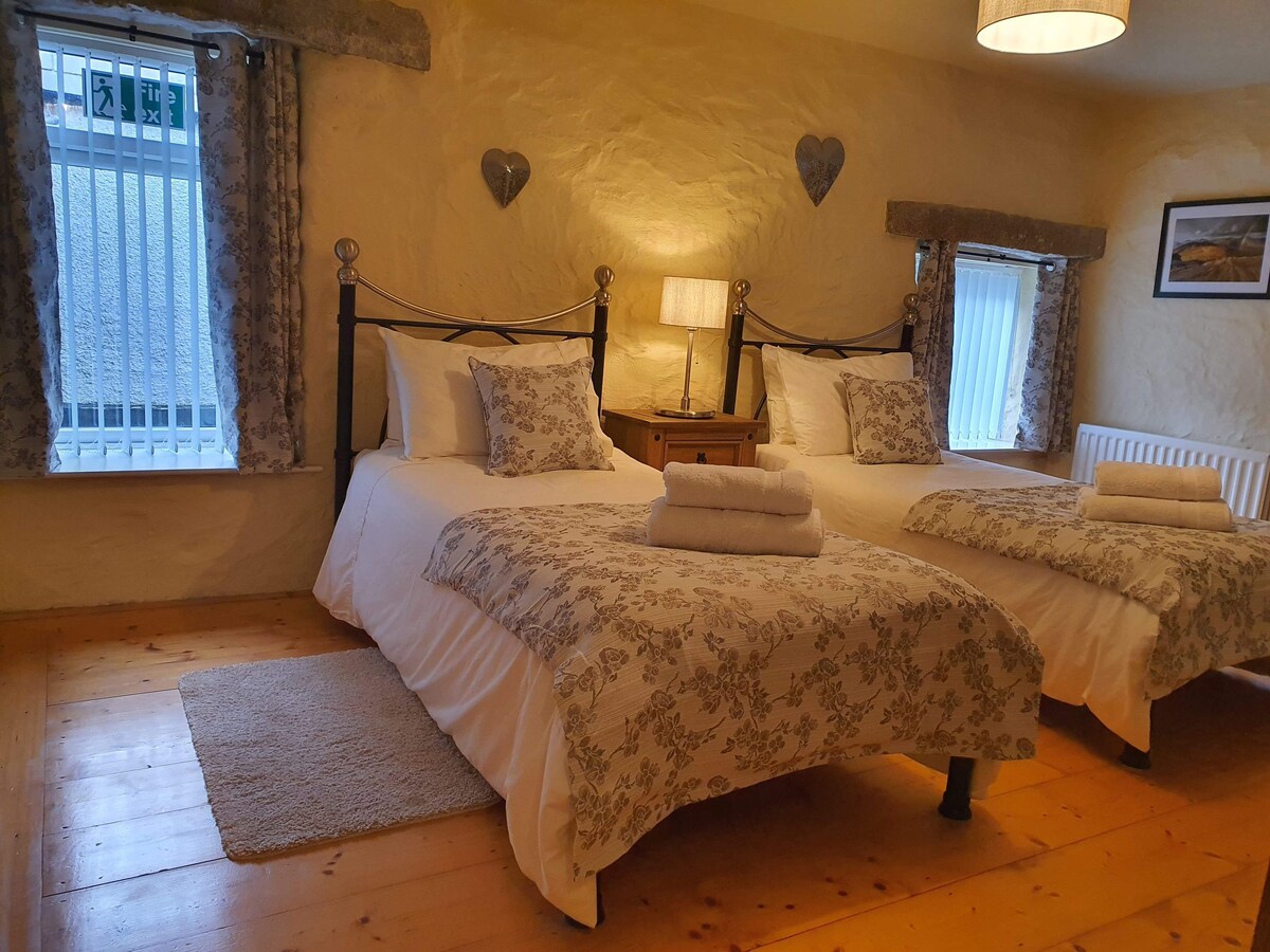 The twin bedroom retains a lot of the original cottage charm with solid stone walls and granite lintels.