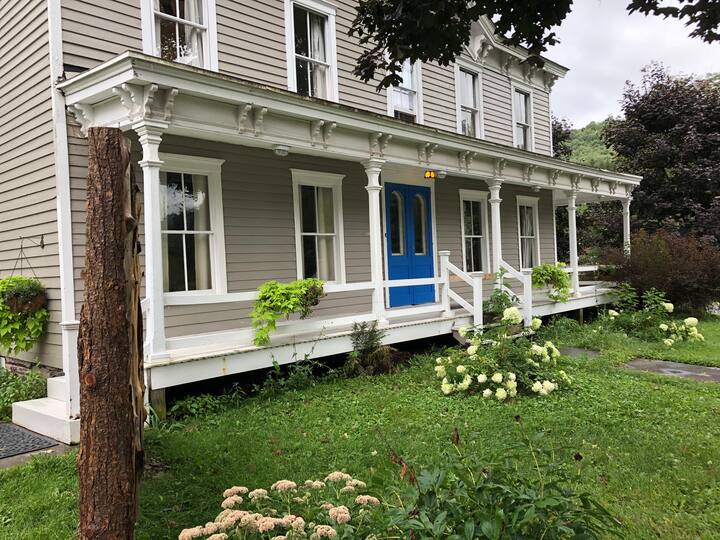 Scudder Hill House 5 bedrooms, 5 bathrooms Houses for Rent in Roxbury