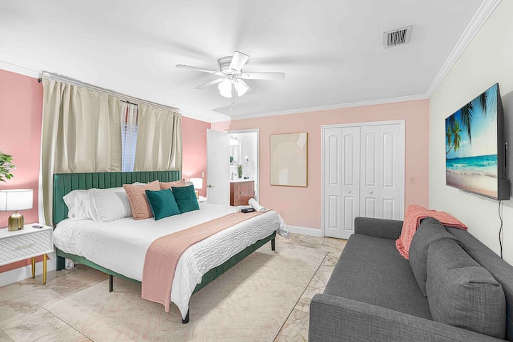 Hlavná spálňa 2 s kúpeľňou 2 - rozkladacia pohovka - inteligentná TV