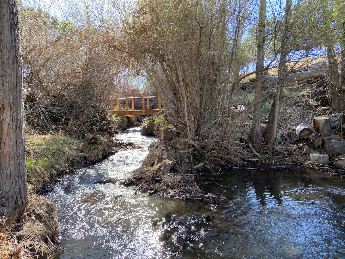 Salida home w/ 360 Mountain Views and Hot Tub! Holiday homes for Rent