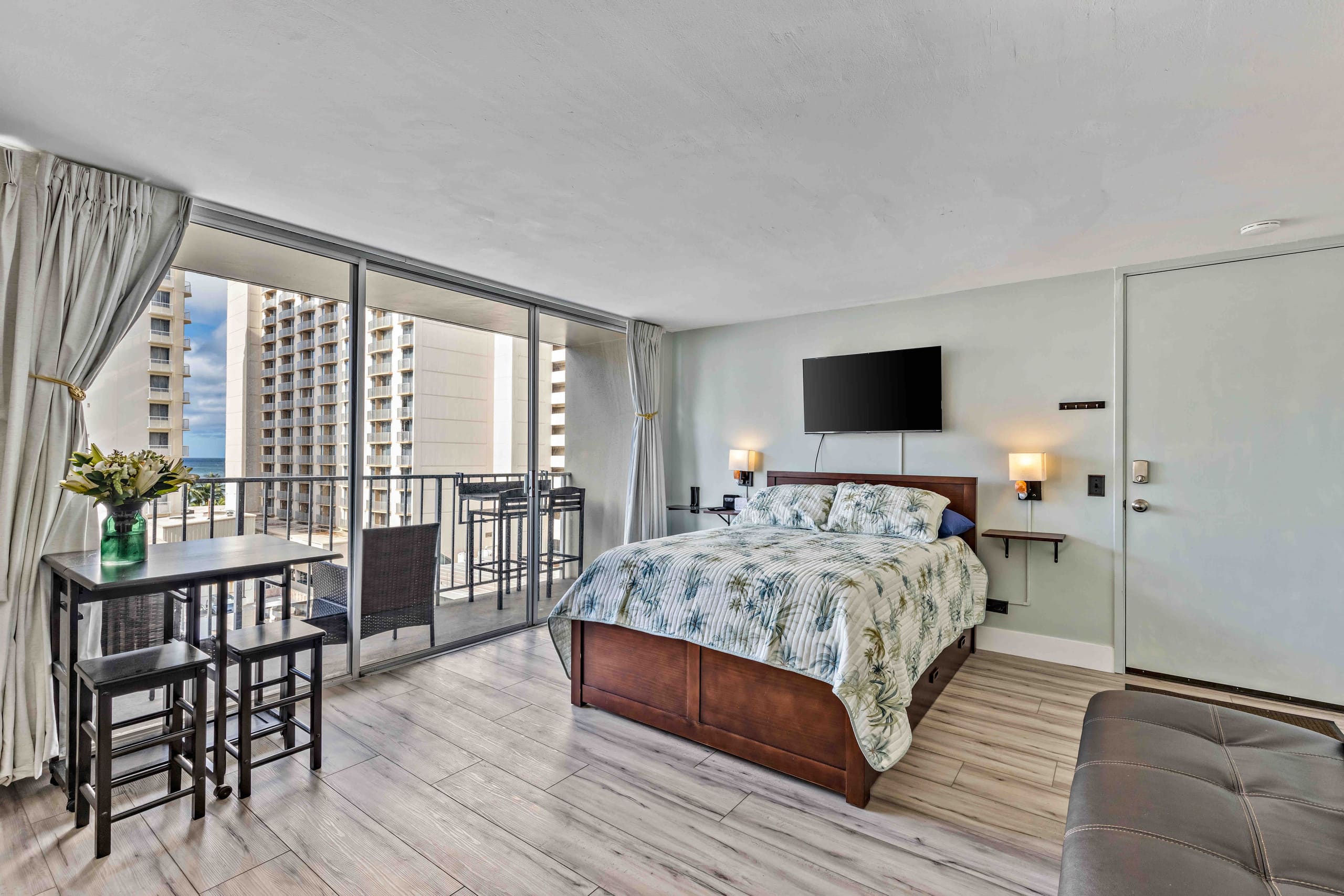 Condo in Honolulu · ★4.83 · Studio · 2 beds · 1 bath - Image 22