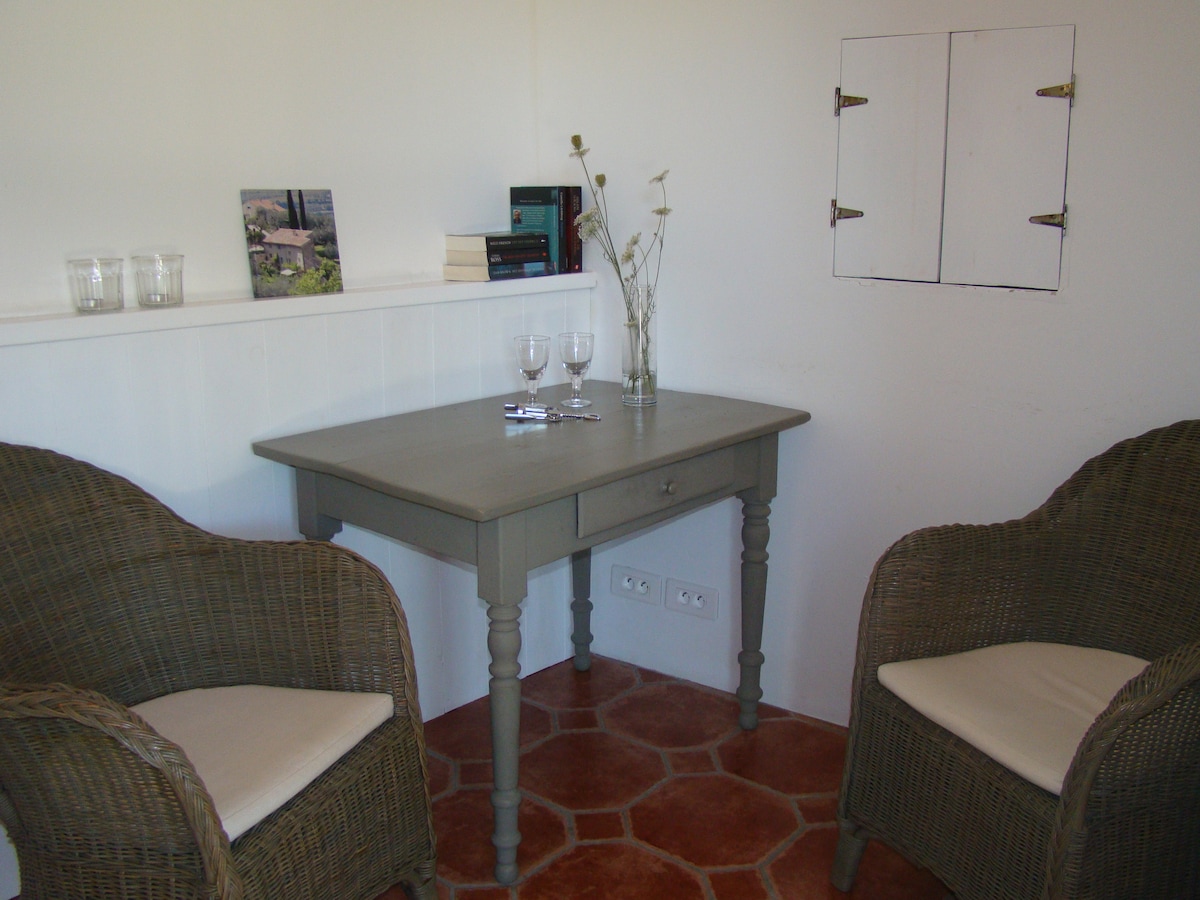 Proprietà Airbnb di successo: Charming farmhouse with a view. a Nyons