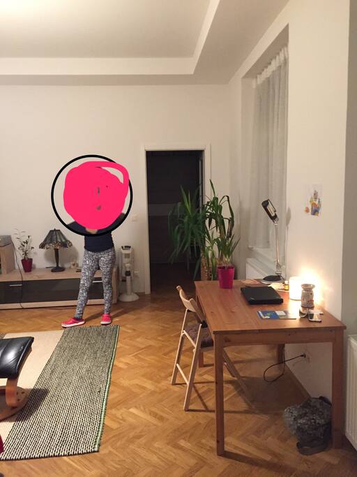 This is the livingroom, where you can sleep. In the back is our sleepingroom