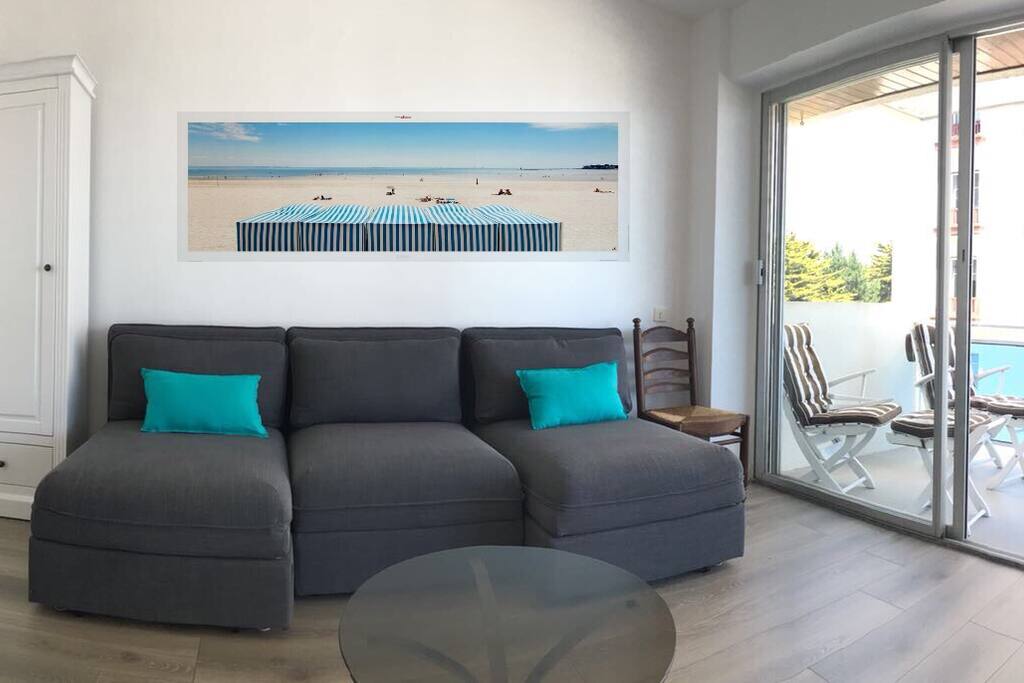 Salon avec vue latérale mer