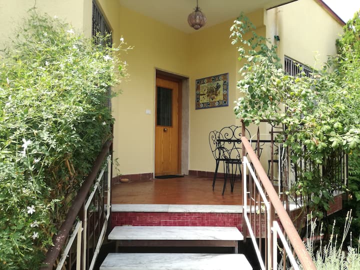 Appartamento Indipendente In Villetta Con Giardino - Palermo