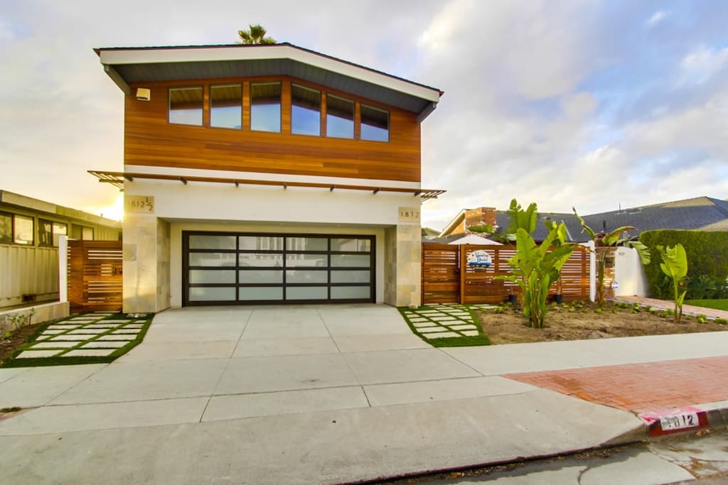 Enjoy the Del Mar lifestyle! You have the entire bottom floor.