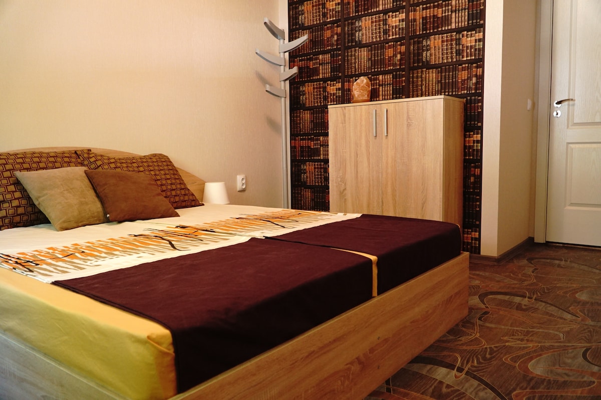 卧室为您提供一张双人床和非常舒适的床垫。