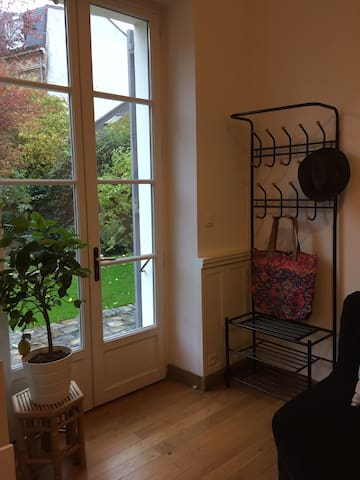 Cozy studette on garden in Sceaux, near Paris