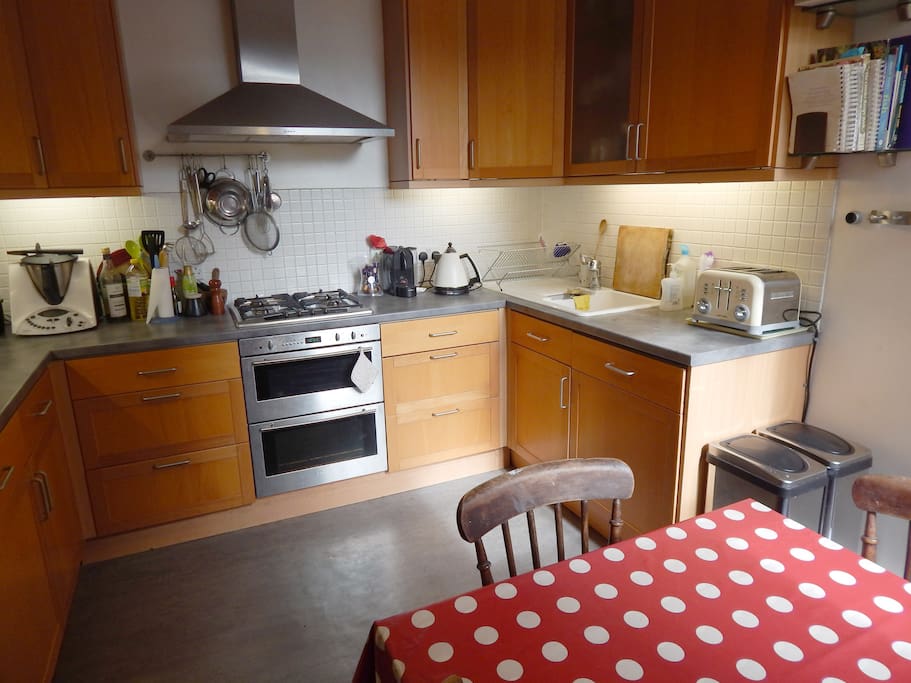 nice eat-in kitchen