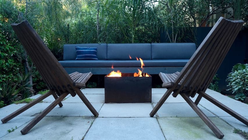 Classic Venice Beach Bungalow~Walk to Beach gallery image 3