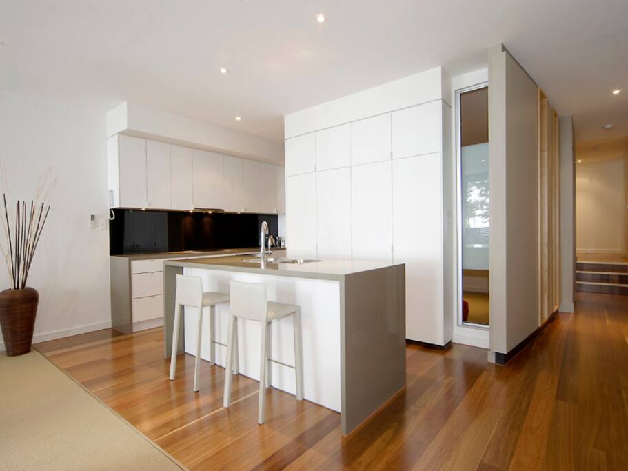 Full kitchen