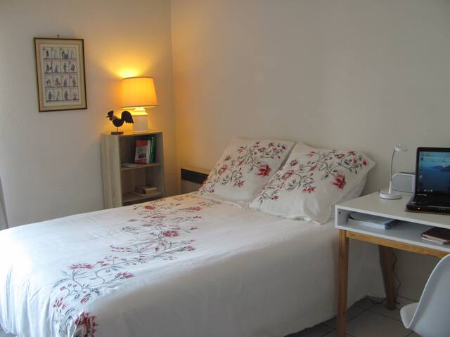 STUDIO  WIFI ET PARKING PRIVÉ - A LOUER AU MOIS