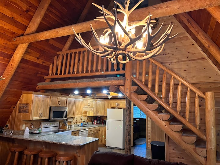 Retreat In Pines By The Buffalo River - Island Park, ID