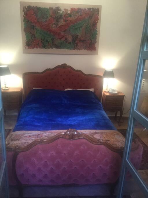 Room Queen bed
