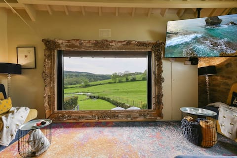 Peak District Barn | 6 Beds | Hot Tub Pool Access