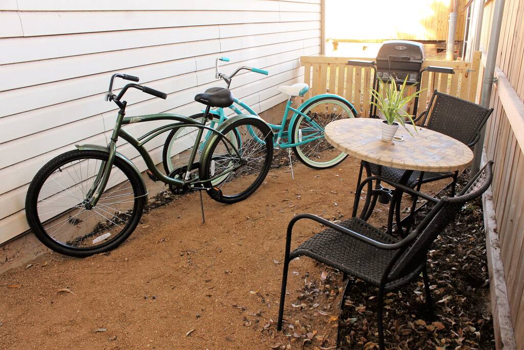 Bikes, patio and grill to be used for your convenience. Take a nice tour down Main Street.